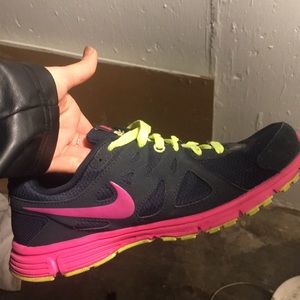 Nike Revolution 2 running shoes